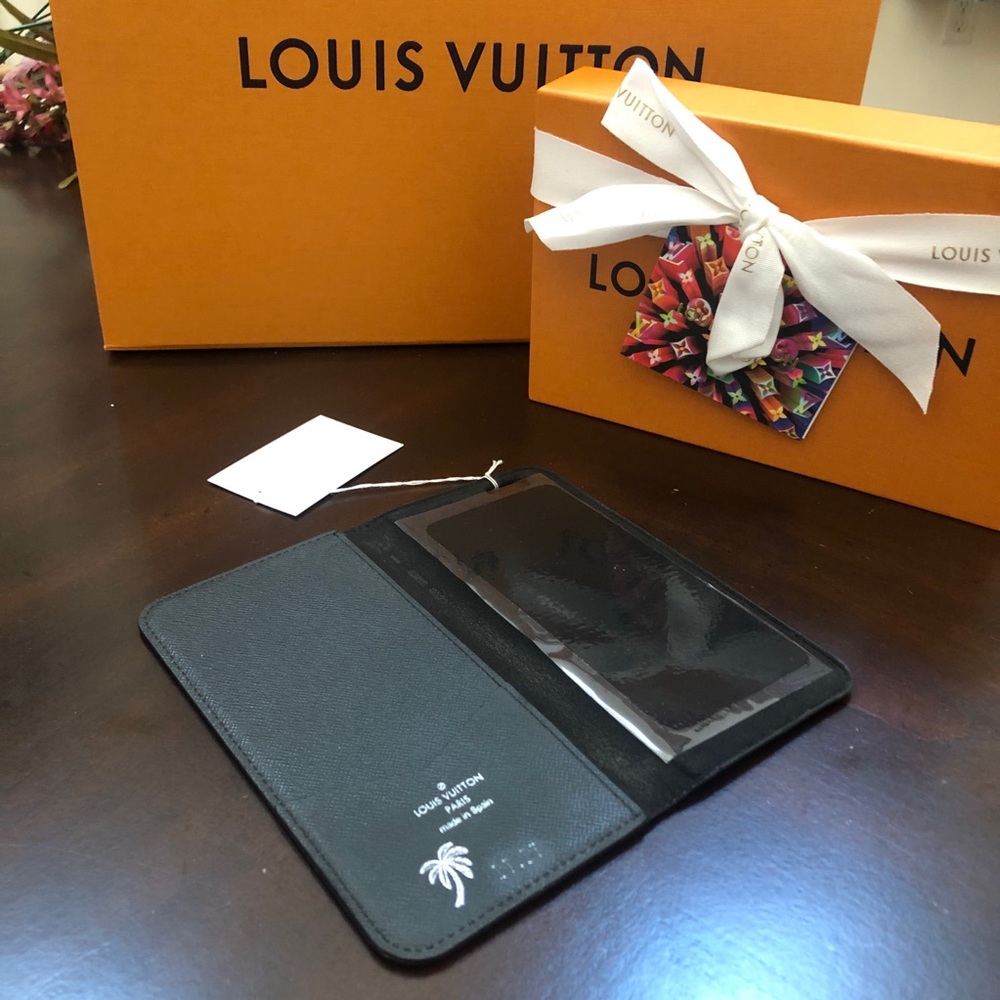LV black taiga iphone case (8+ and 7+ )